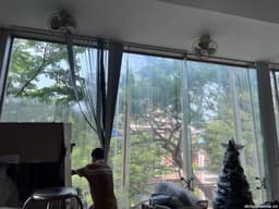 Vệ sinh kính đu dây tại Trần Nhật Duật, Đắk Lắk